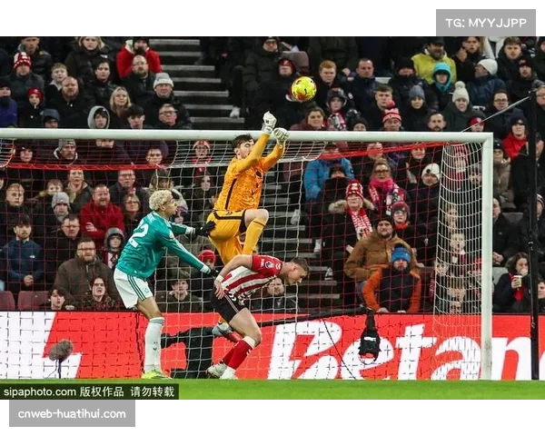 利物浦客场对阵桑德兰，范迪克头球破门打破僵局